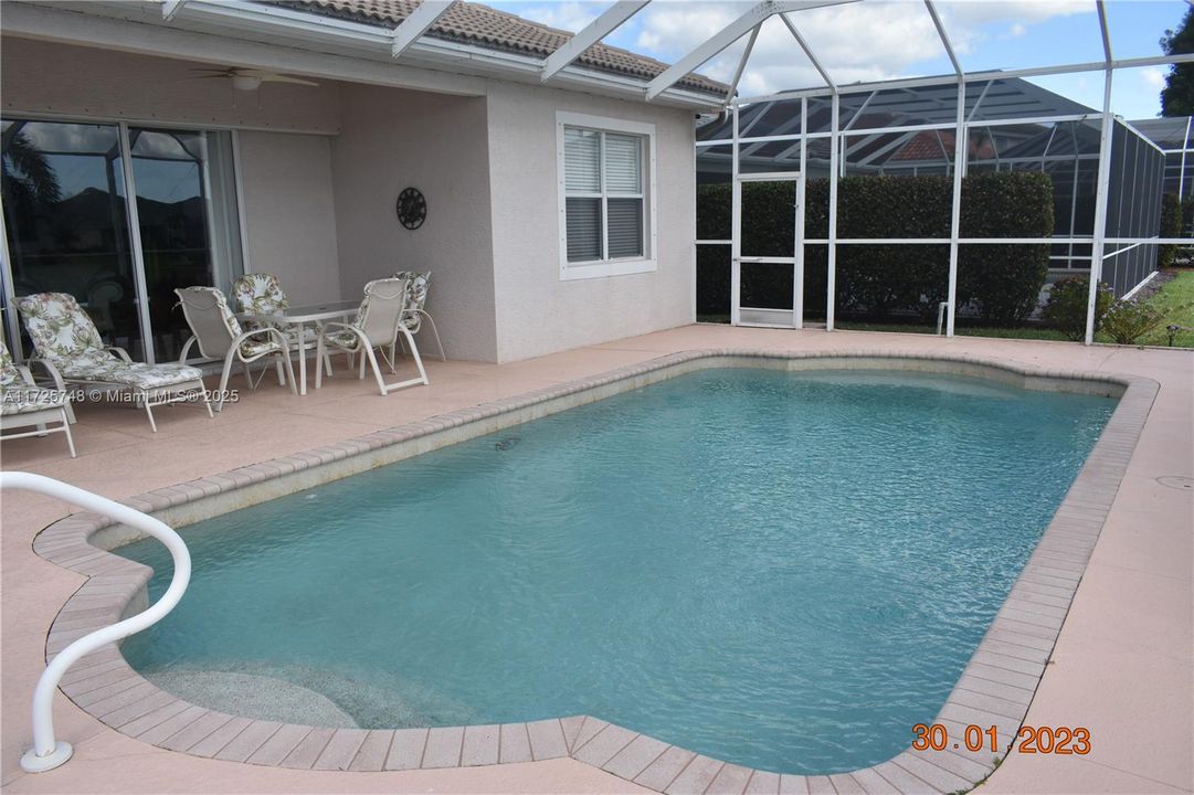 Недавно продано: $650,000 (3 спален, 2 ванн, 2050 Квадратных фут)