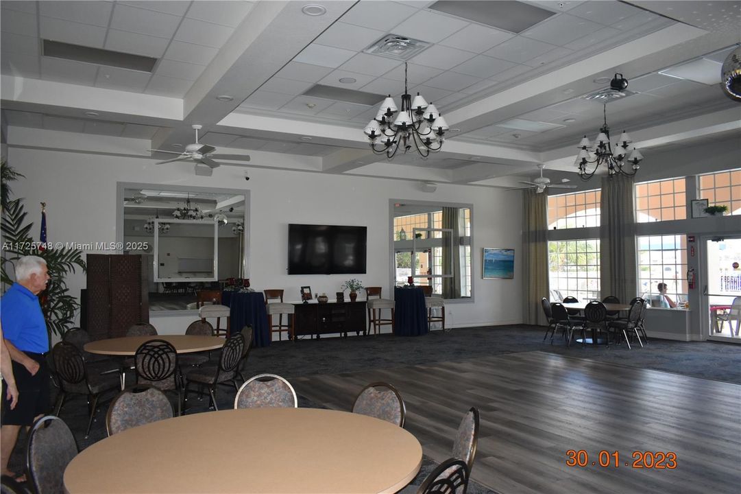 Недавно продано: $650,000 (3 спален, 2 ванн, 2050 Квадратных фут)