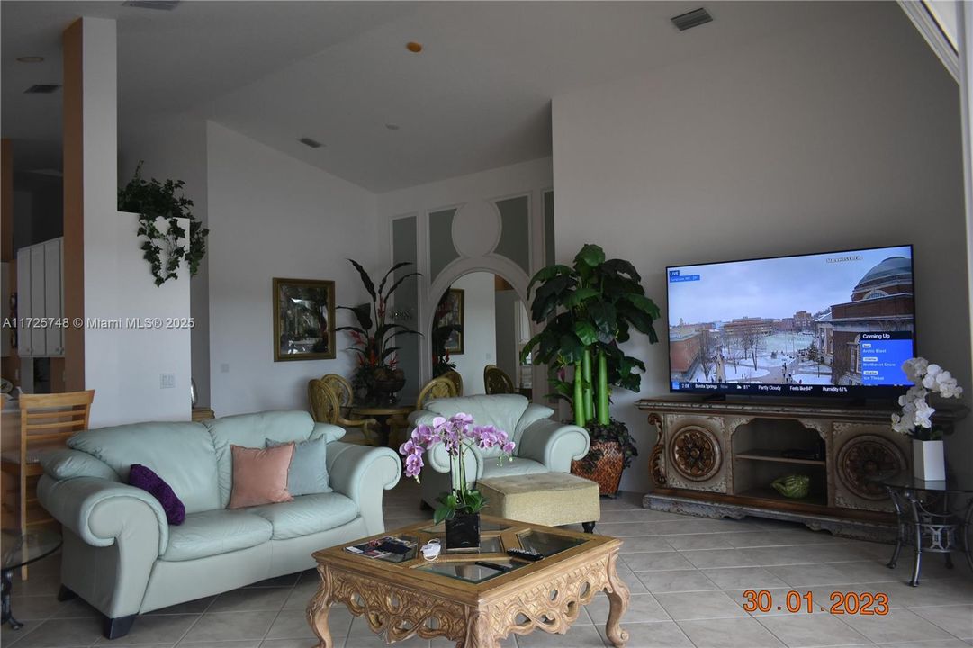 Недавно продано: $650,000 (3 спален, 2 ванн, 2050 Квадратных фут)