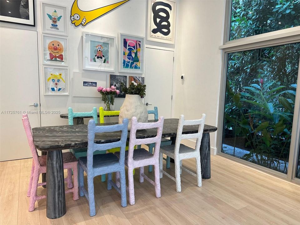 Recently Sold: $4,095,000 (3 beds, 3 baths, 2402 Square Feet)