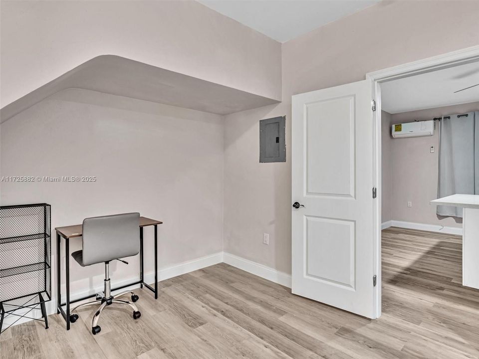 最近售出: $225,000 (1 贝兹, 1 浴室, 460 平方英尺)