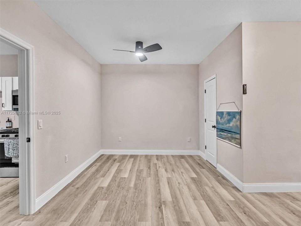 最近售出: $225,000 (1 贝兹, 1 浴室, 460 平方英尺)