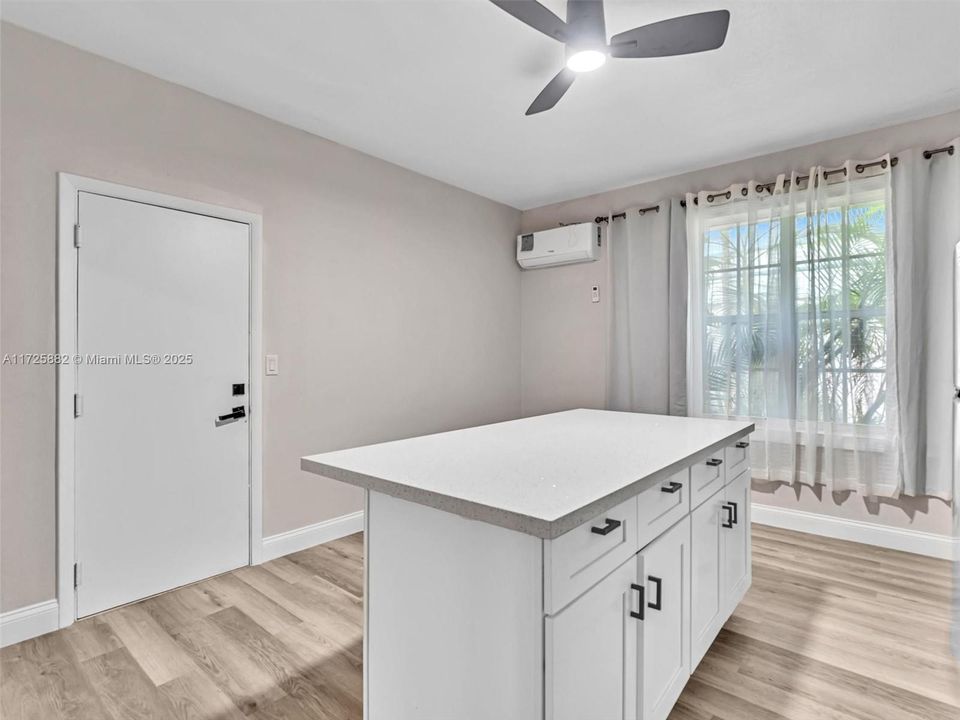 最近售出: $225,000 (1 贝兹, 1 浴室, 460 平方英尺)