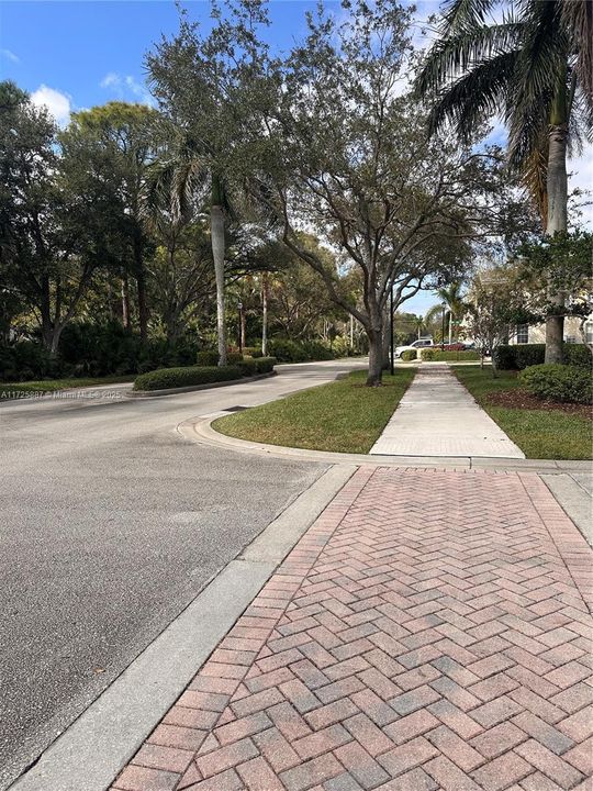 Недавно продано: $264,900 (2 спален, 2 ванн, 1280 Квадратных фут)