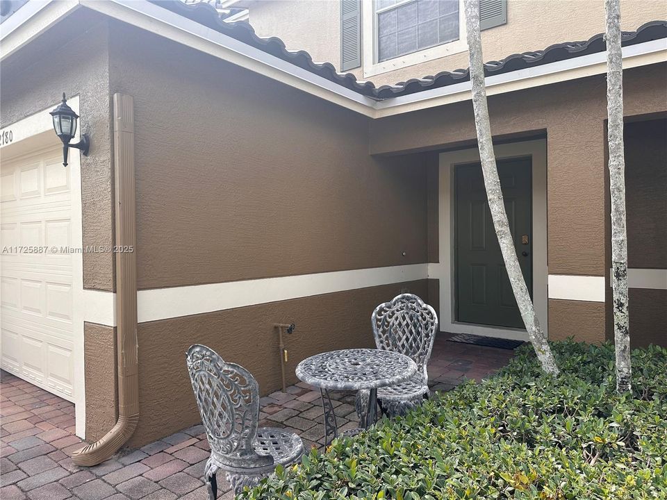 Недавно продано: $264,900 (2 спален, 2 ванн, 1280 Квадратных фут)