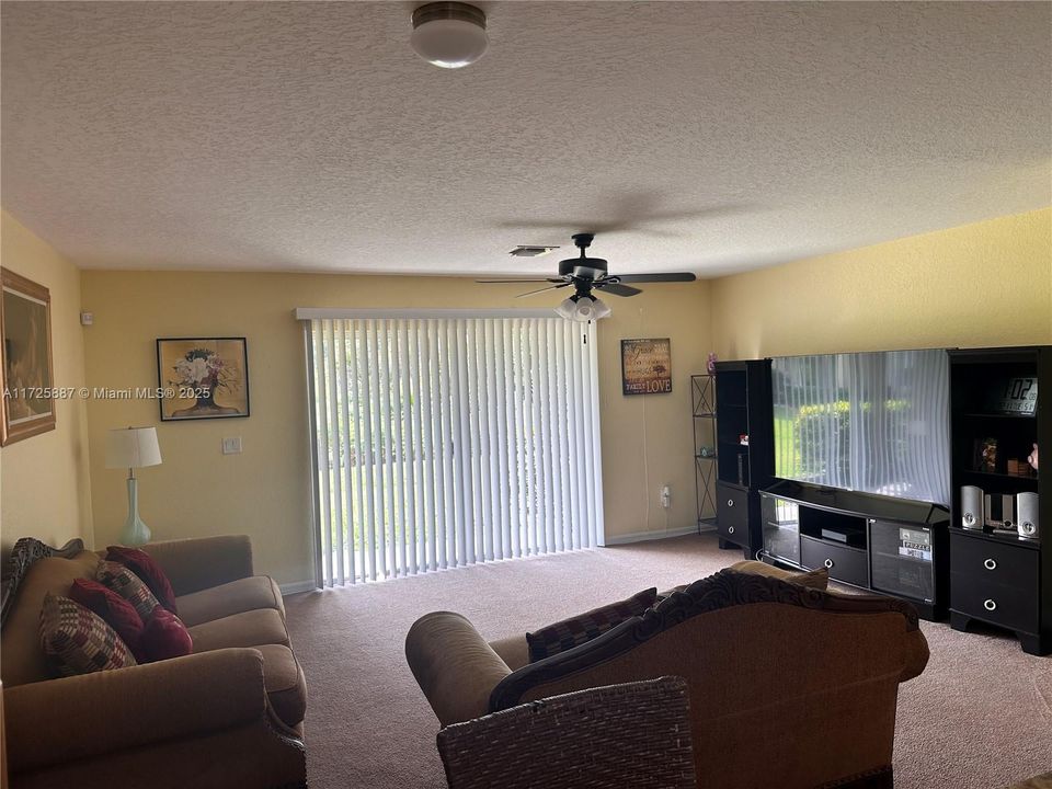 Недавно продано: $264,900 (2 спален, 2 ванн, 1280 Квадратных фут)