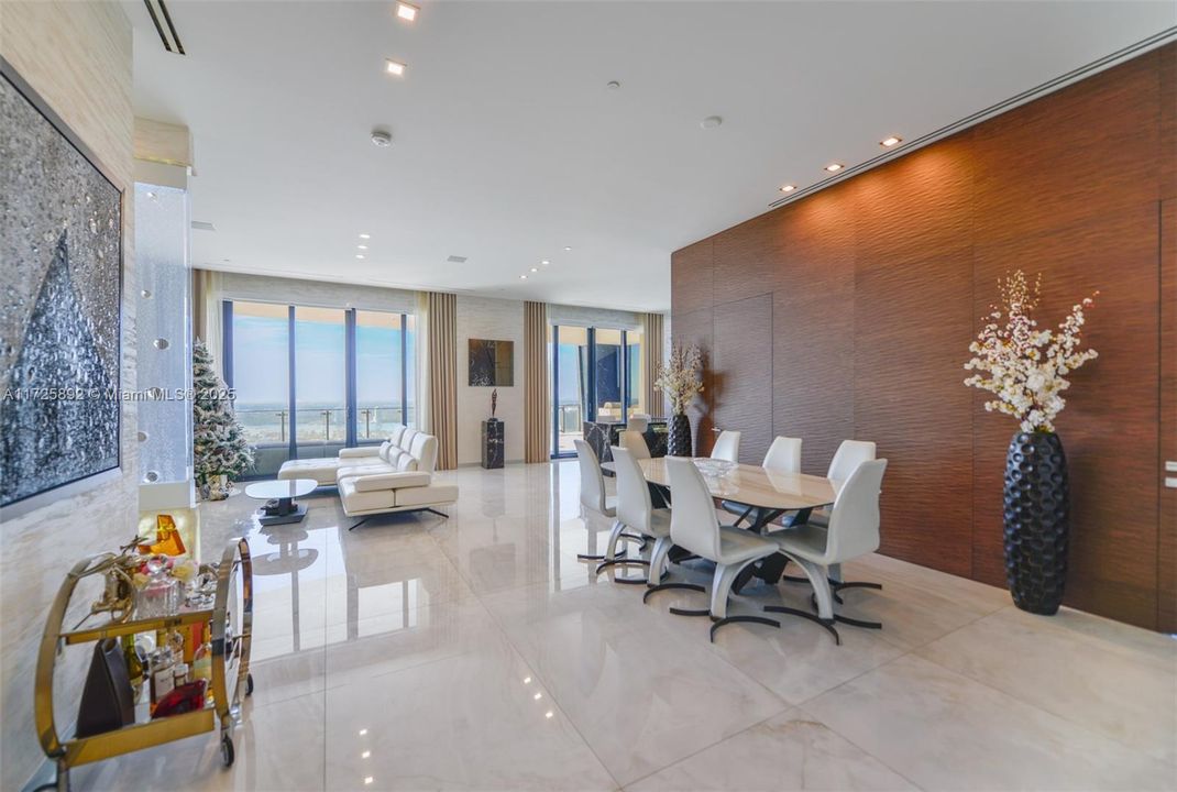 На продажу: $3,550,000 (2 спален, 2 ванн, 2044 Квадратных фут)