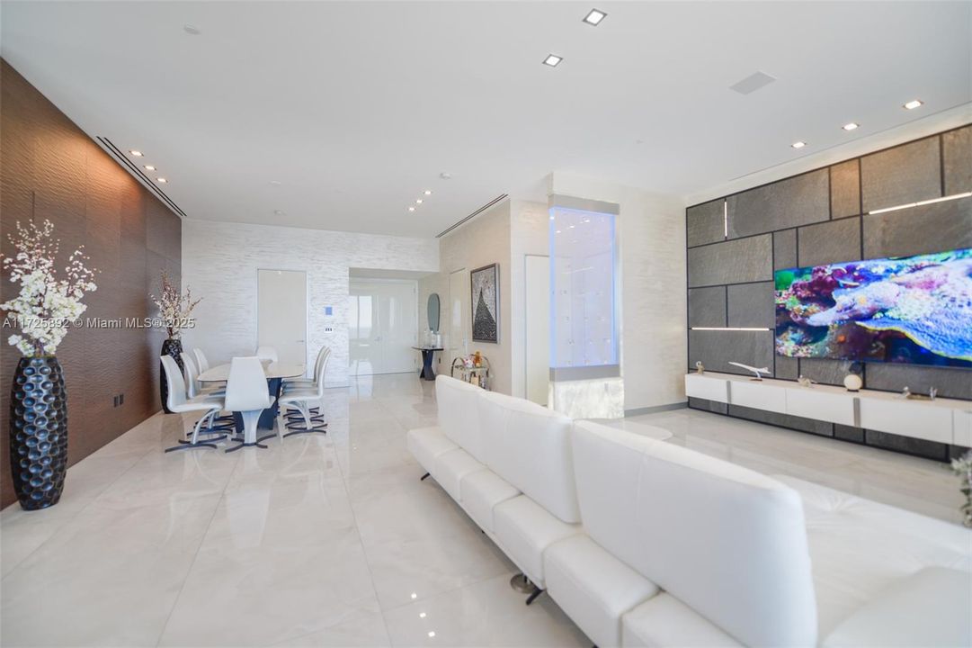 На продажу: $3,550,000 (2 спален, 2 ванн, 2044 Квадратных фут)