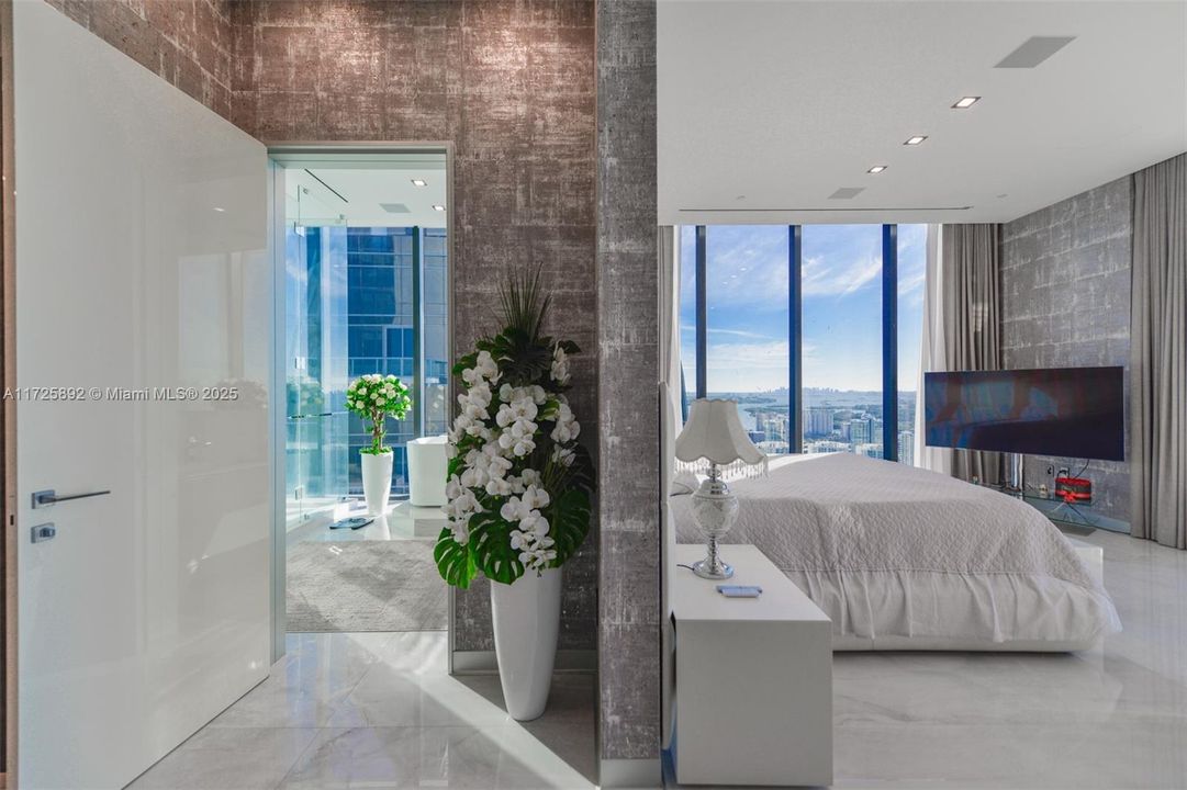 На продажу: $3,550,000 (2 спален, 2 ванн, 2044 Квадратных фут)