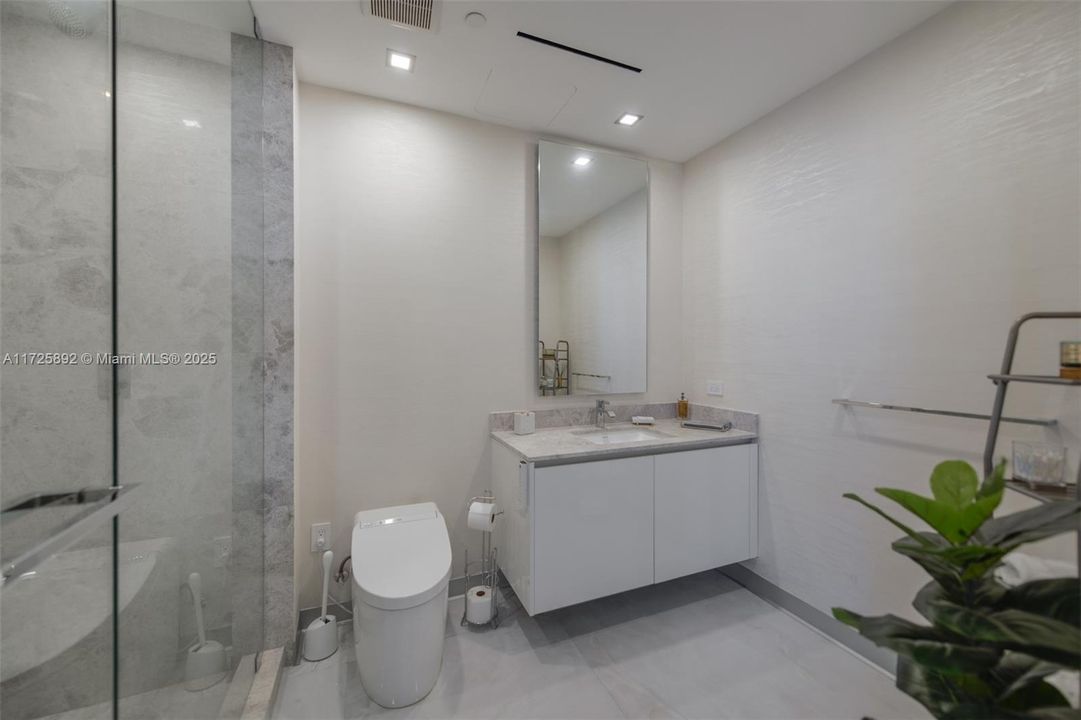 На продажу: $3,550,000 (2 спален, 2 ванн, 2044 Квадратных фут)