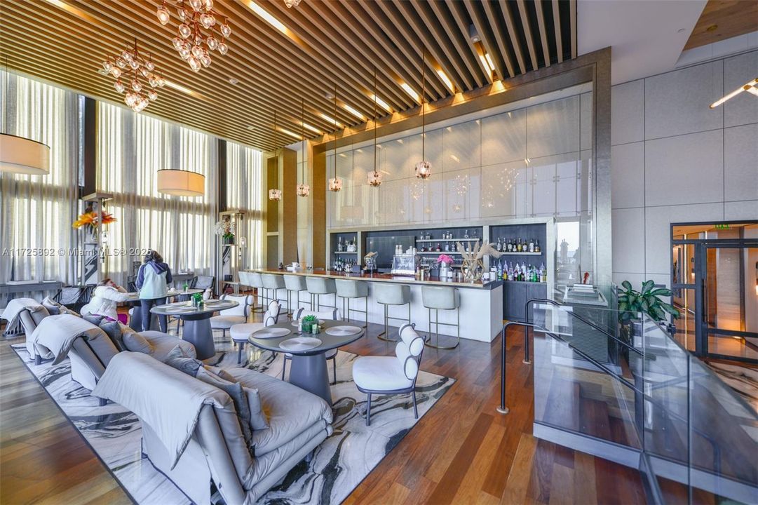 На продажу: $3,550,000 (2 спален, 2 ванн, 2044 Квадратных фут)