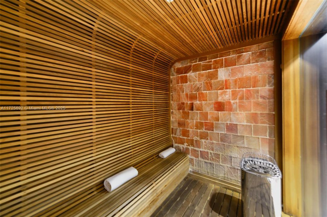 На продажу: $3,550,000 (2 спален, 2 ванн, 2044 Квадратных фут)