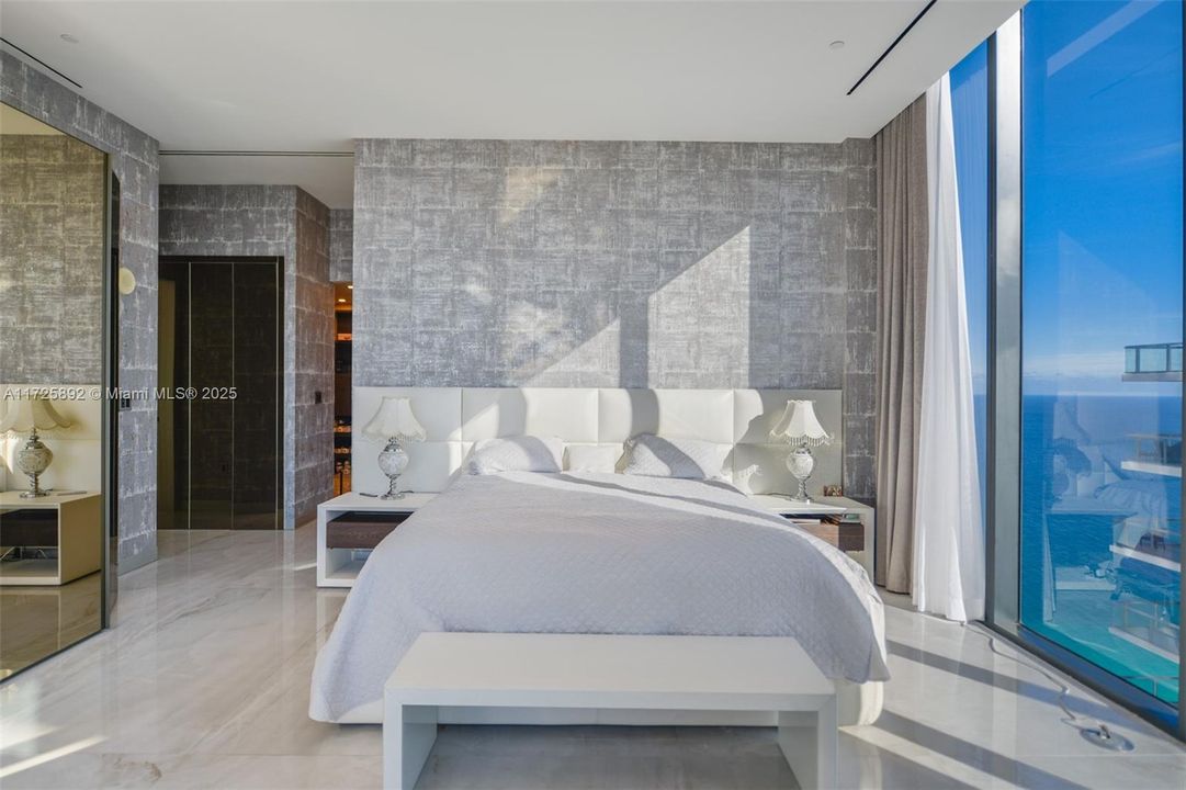 На продажу: $3,550,000 (2 спален, 2 ванн, 2044 Квадратных фут)