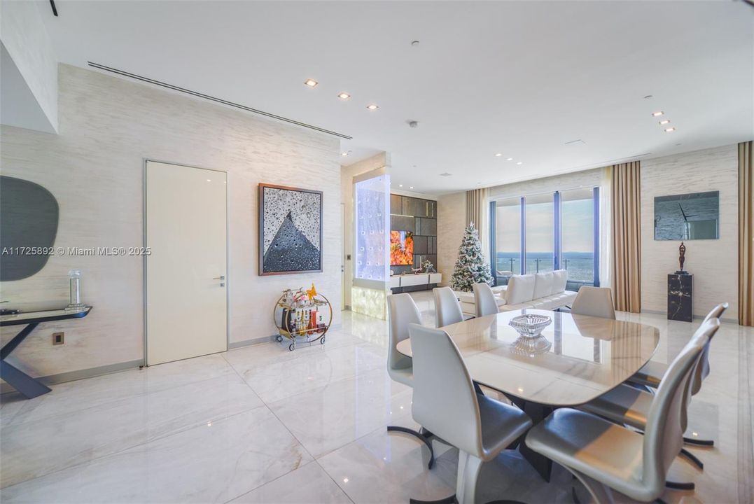 На продажу: $3,550,000 (2 спален, 2 ванн, 2044 Квадратных фут)