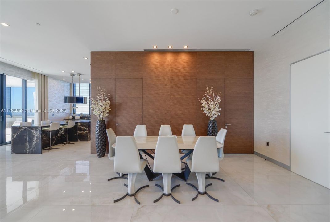 На продажу: $3,550,000 (2 спален, 2 ванн, 2044 Квадратных фут)