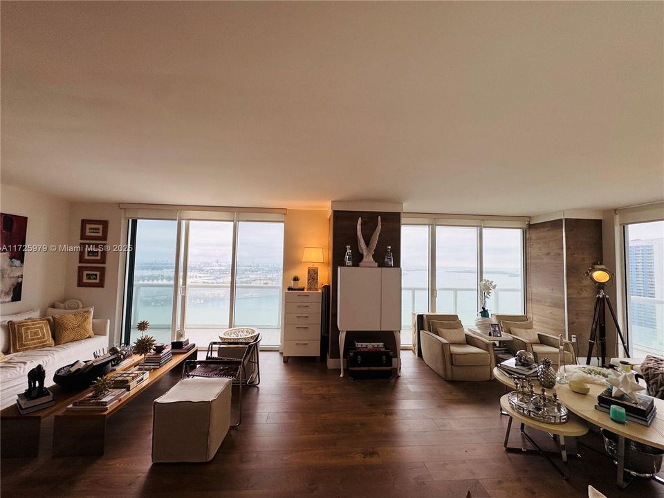 For Sale: $1,050,000 (3 beds, 2 baths, 1789 Square Feet)