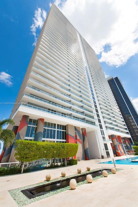 For Sale: $1,050,000 (3 beds, 2 baths, 1789 Square Feet)