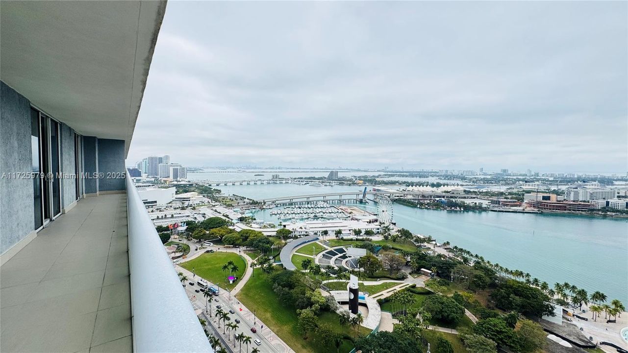 For Sale: $1,050,000 (3 beds, 2 baths, 1789 Square Feet)