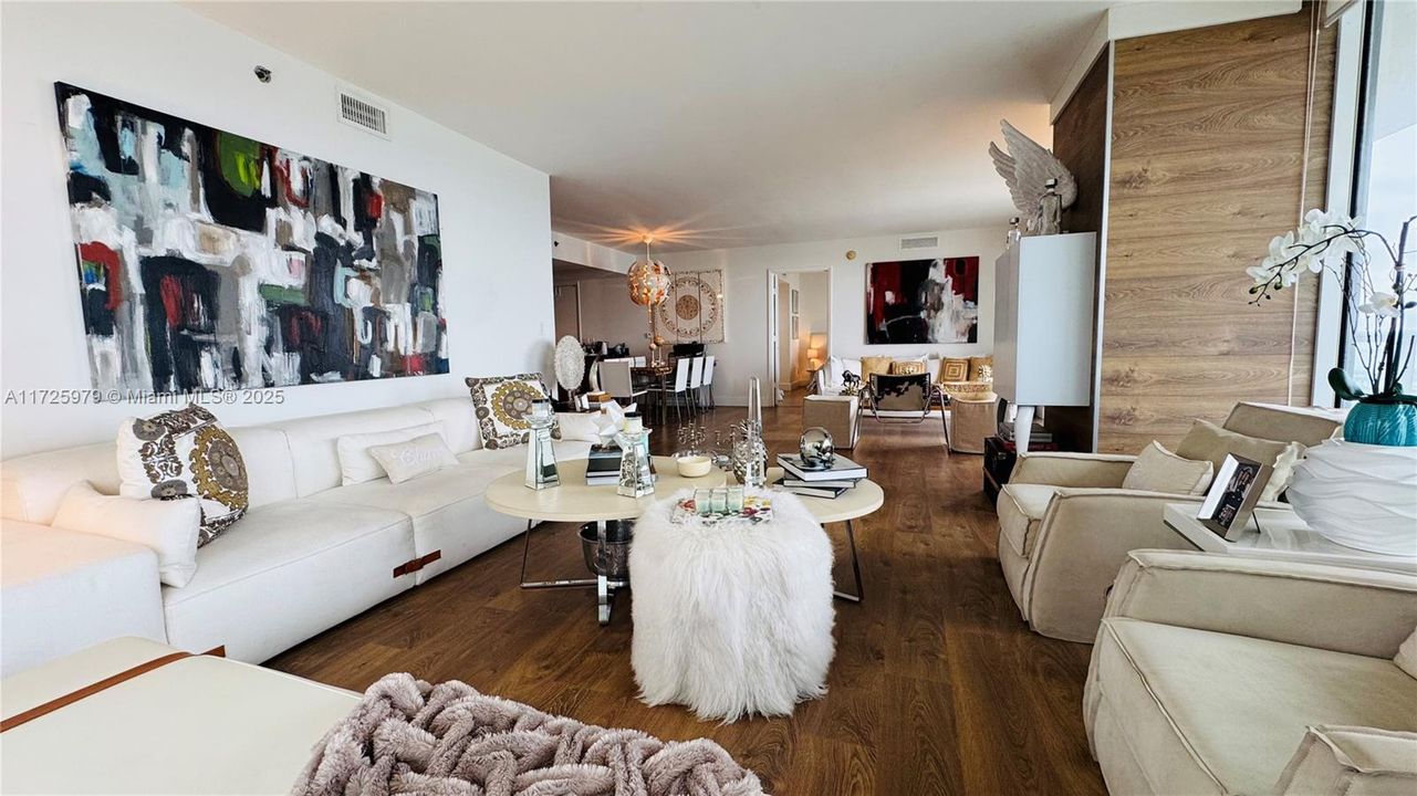 For Sale: $1,050,000 (3 beds, 2 baths, 1789 Square Feet)