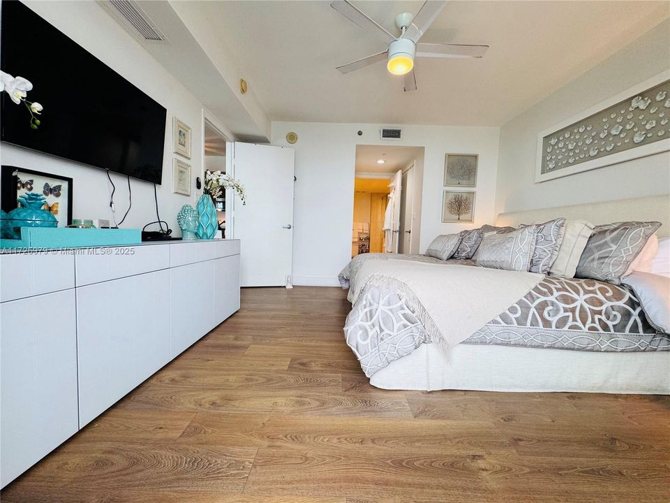 For Sale: $1,050,000 (3 beds, 2 baths, 1789 Square Feet)