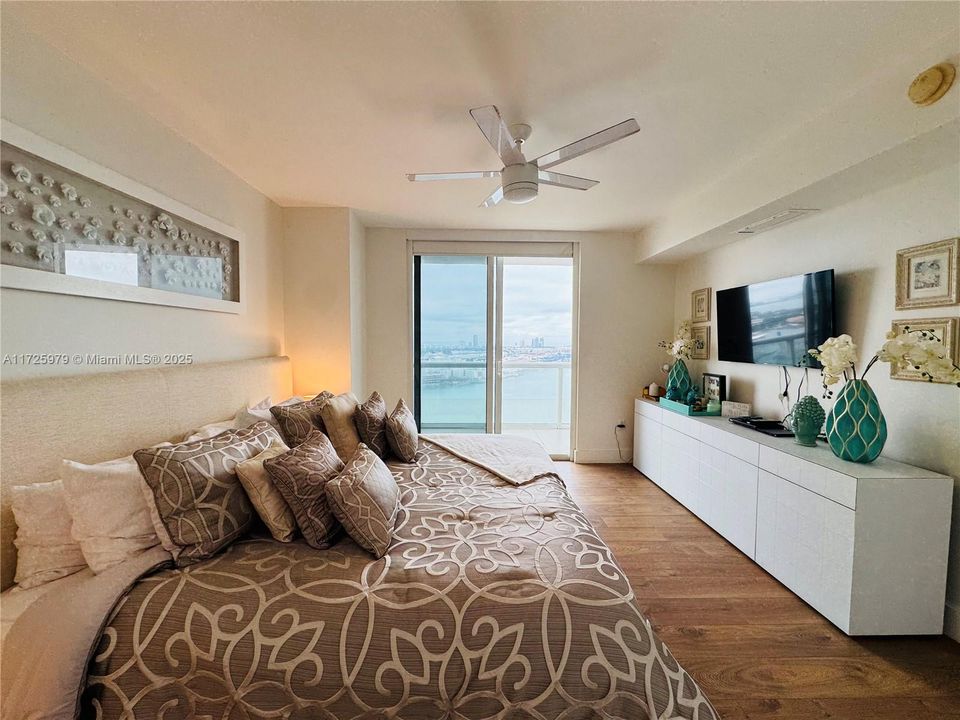 For Sale: $1,050,000 (3 beds, 2 baths, 1789 Square Feet)