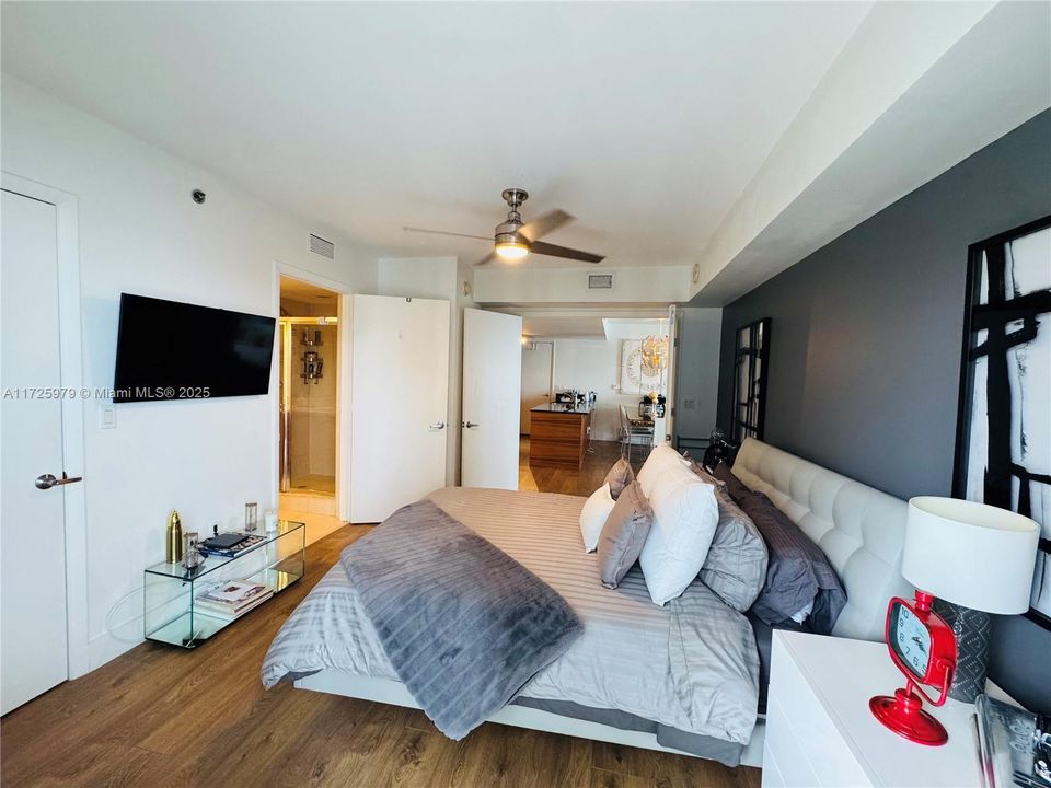 For Sale: $1,050,000 (3 beds, 2 baths, 1789 Square Feet)