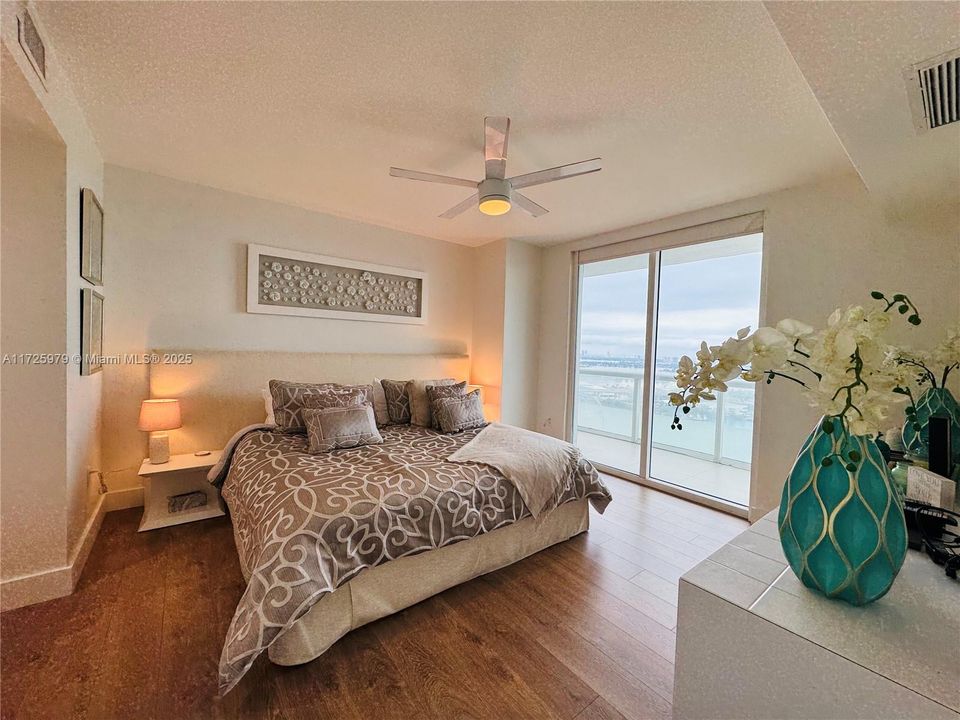 For Sale: $1,050,000 (3 beds, 2 baths, 1789 Square Feet)