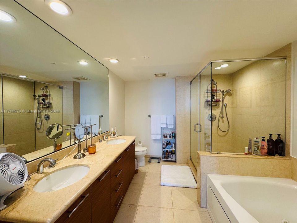 For Sale: $1,050,000 (3 beds, 2 baths, 1789 Square Feet)