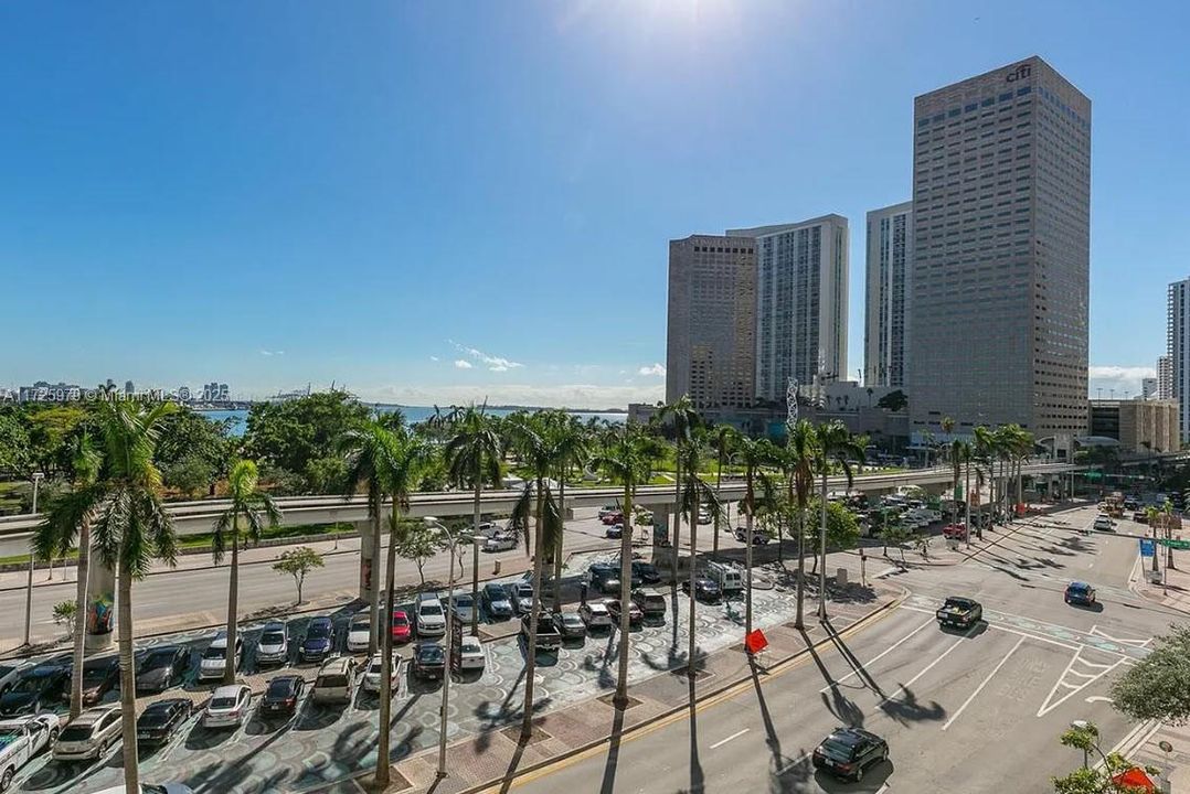 For Sale: $1,050,000 (3 beds, 2 baths, 1789 Square Feet)