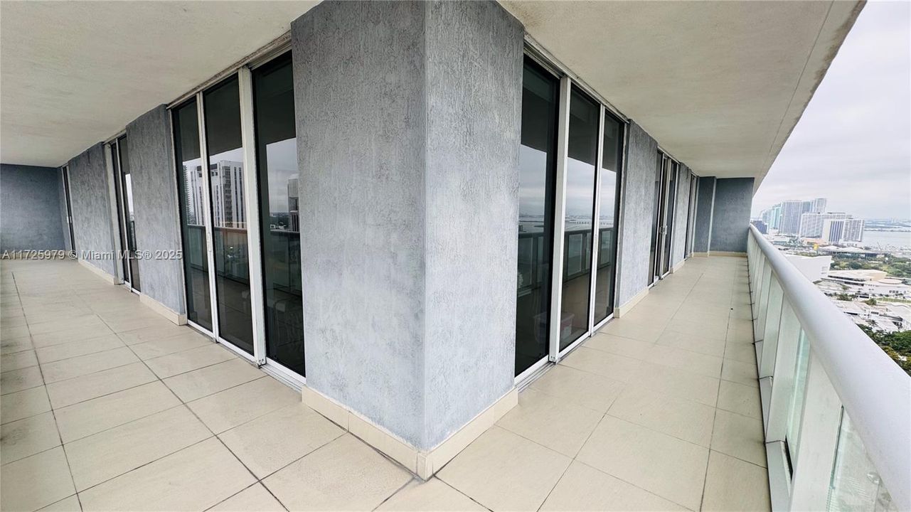 For Sale: $1,050,000 (3 beds, 2 baths, 1789 Square Feet)