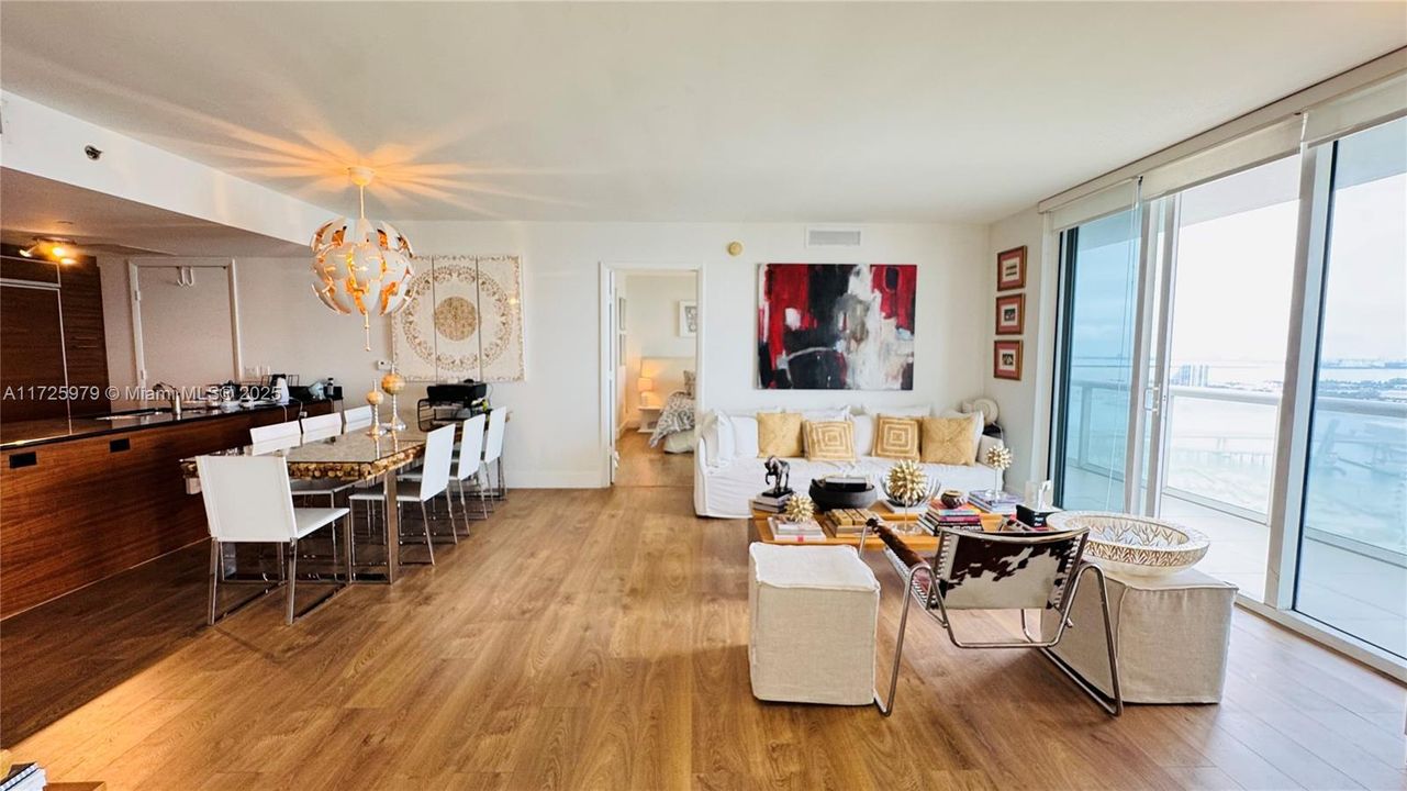 For Sale: $1,050,000 (3 beds, 2 baths, 1789 Square Feet)