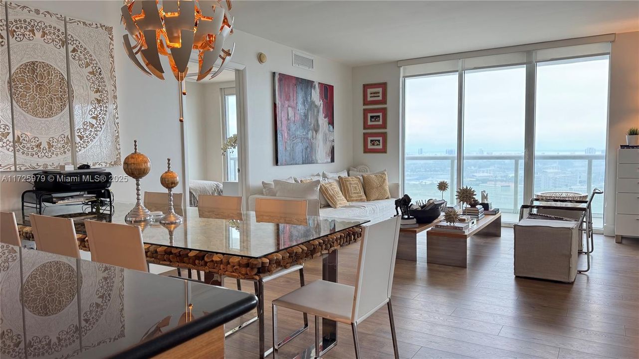 For Sale: $1,050,000 (3 beds, 2 baths, 1789 Square Feet)