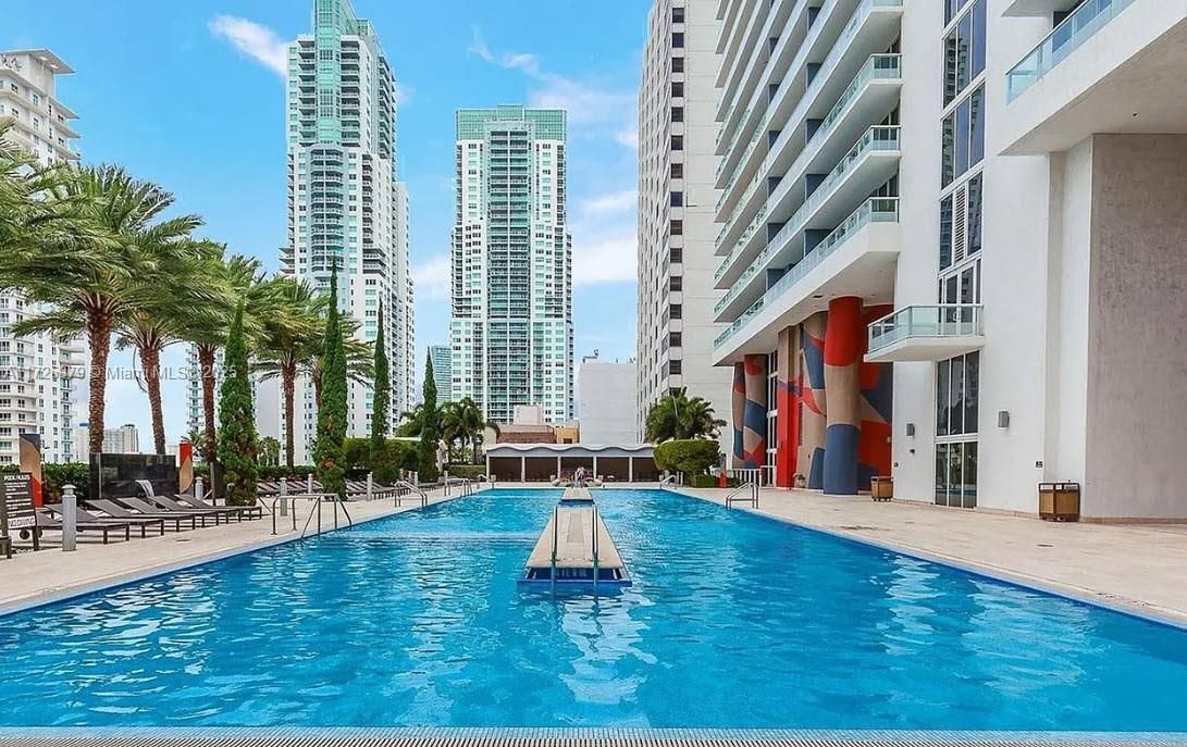 For Sale: $1,050,000 (3 beds, 2 baths, 1789 Square Feet)