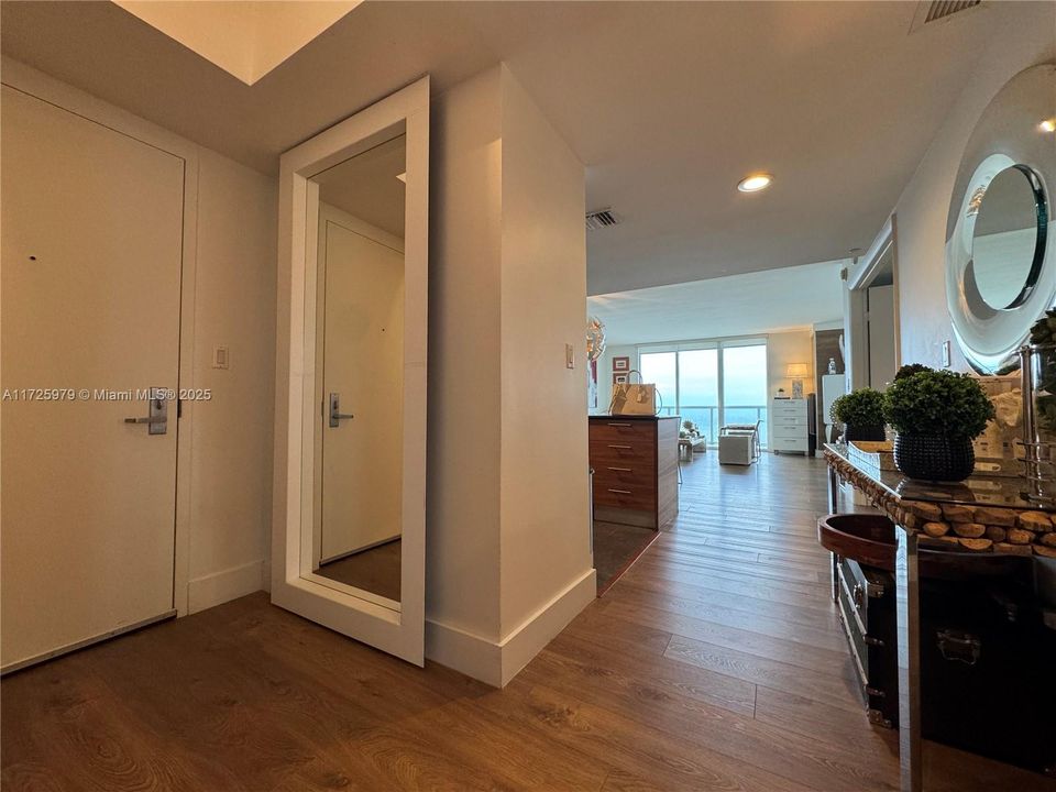 For Sale: $1,050,000 (3 beds, 2 baths, 1789 Square Feet)