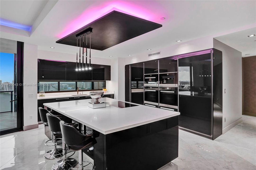 En Venta: $4,850,000 (4 camas, 4 baños, 3171 Pies cuadrados)