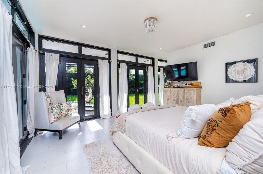 Recently Sold: $1,650,000 (4 beds, 4 baths, 2735 Square Feet)