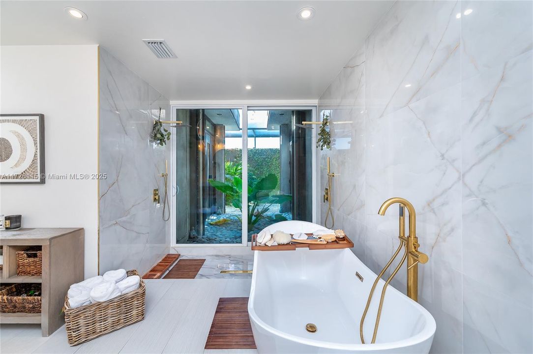 Recently Sold: $1,650,000 (4 beds, 4 baths, 2735 Square Feet)