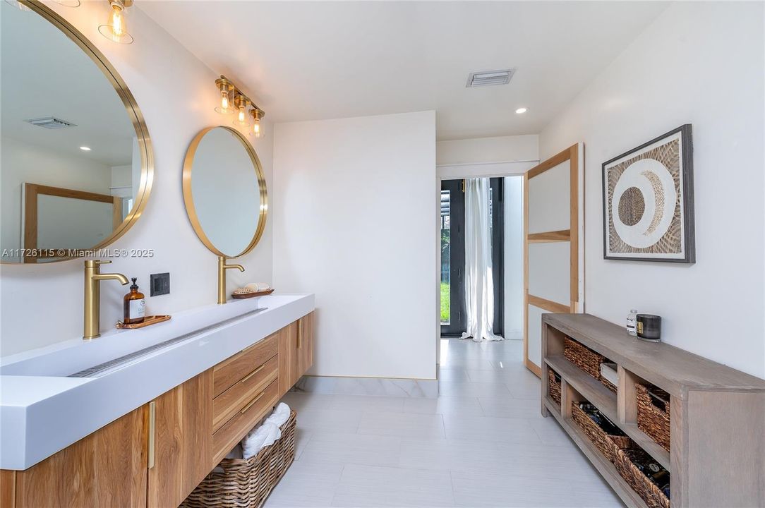 Recently Sold: $1,650,000 (4 beds, 4 baths, 2735 Square Feet)