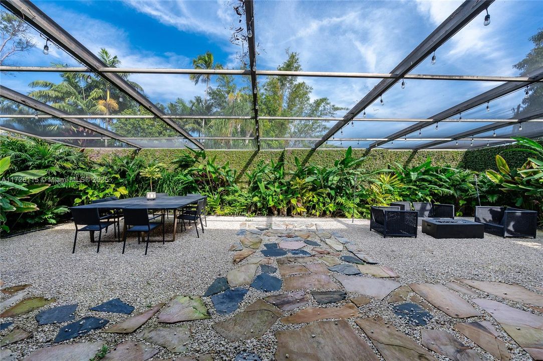 Recently Sold: $1,650,000 (4 beds, 4 baths, 2735 Square Feet)