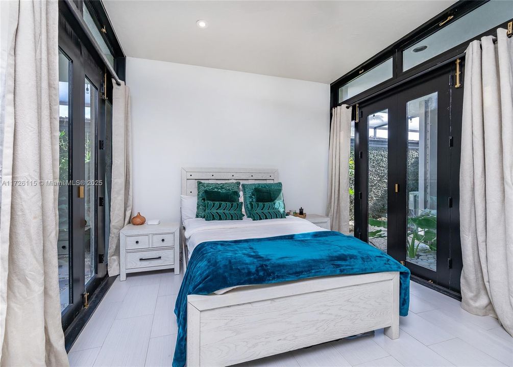 Recently Sold: $1,650,000 (4 beds, 4 baths, 2735 Square Feet)