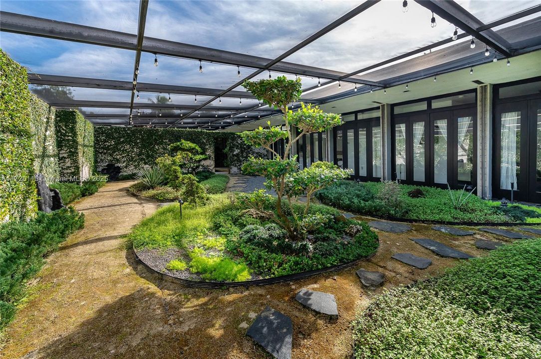 Recently Sold: $1,650,000 (4 beds, 4 baths, 2735 Square Feet)