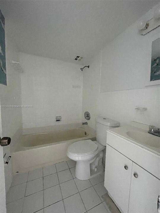 Недавно арендовано: $1,900 (1 спален, 1 ванн, 700 Квадратных фут)