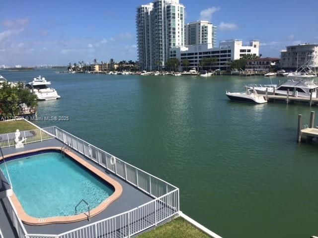 Недавно арендовано: $1,900 (1 спален, 1 ванн, 700 Квадратных фут)