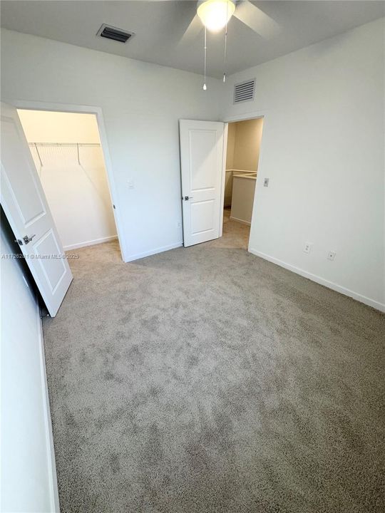 Recientemente alquilado: $2,700 (3 camas, 2 baños, 1785 Pies cuadrados)