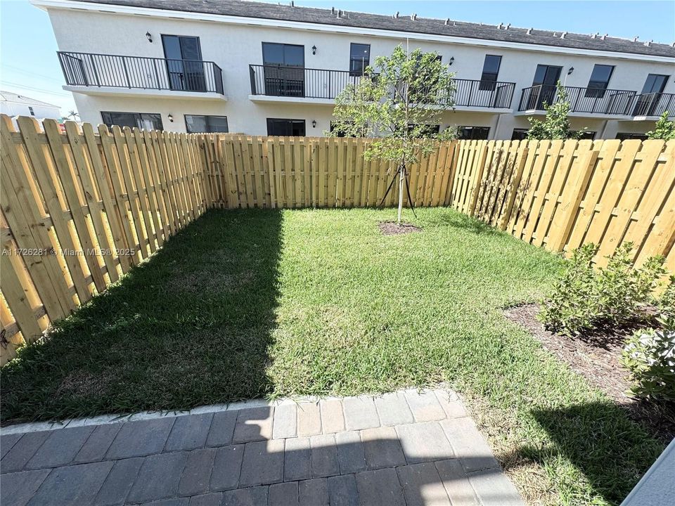 Recientemente alquilado: $2,700 (3 camas, 2 baños, 1785 Pies cuadrados)