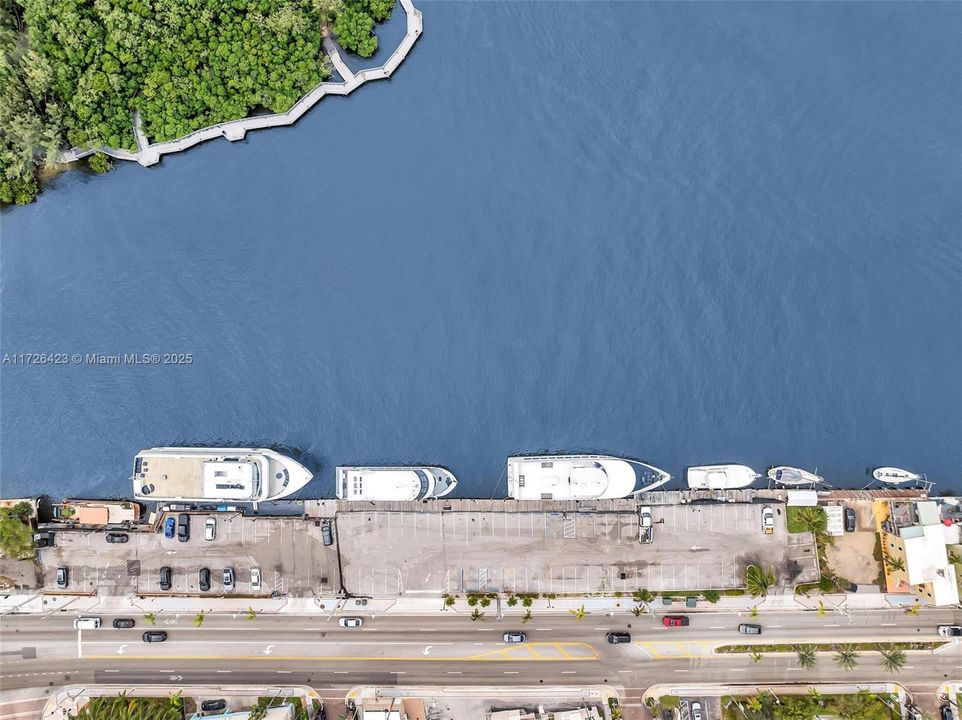 На продажу: $8,500,000 (0.95 acres)