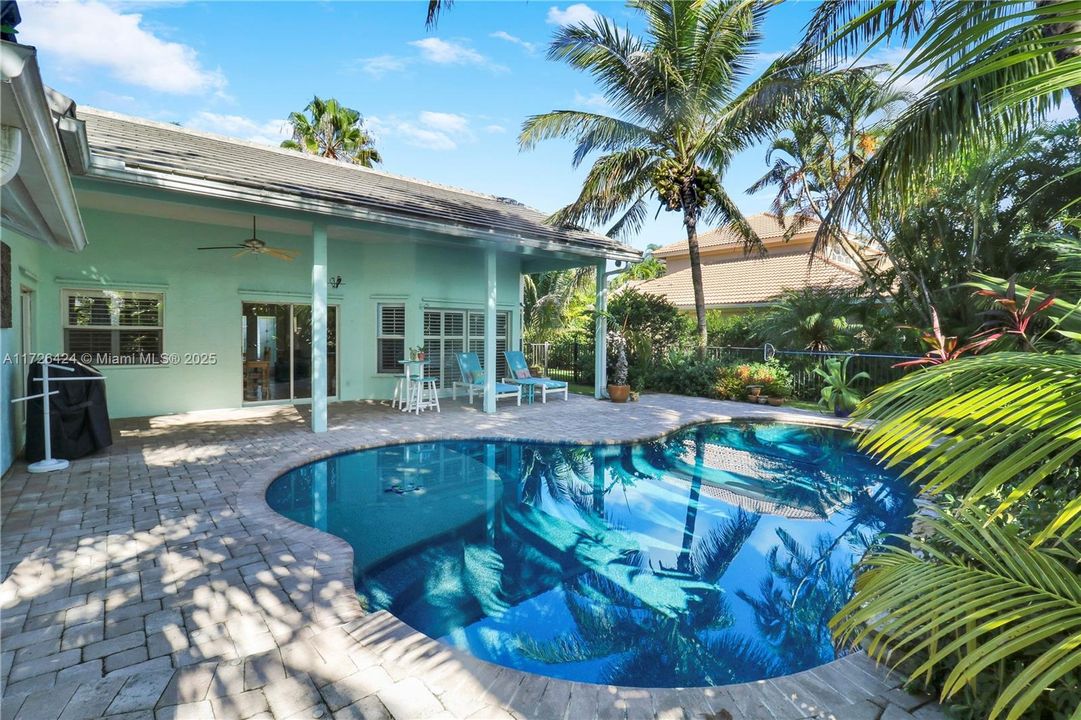 Vendido Recientemente: $749,000 (4 camas, 2 baños, 2015 Pies cuadrados)