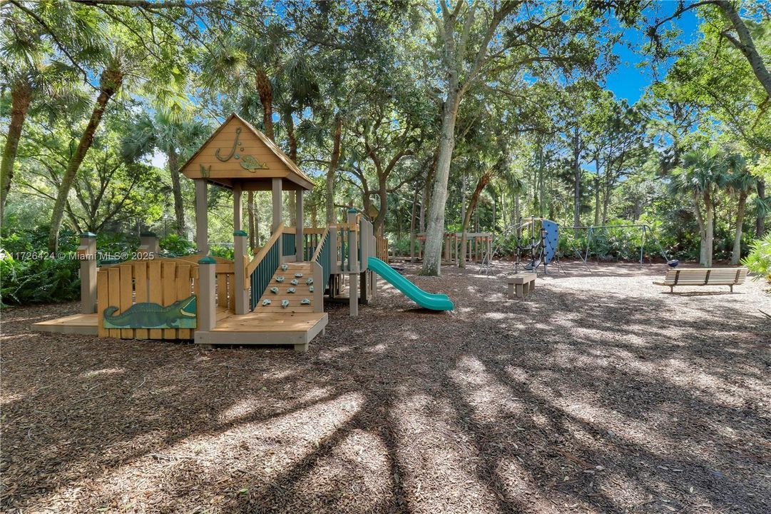 Vendido Recientemente: $749,000 (4 camas, 2 baños, 2015 Pies cuadrados)