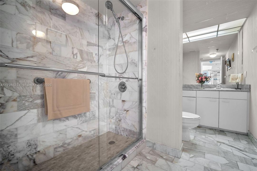 For Sale: $675,000 (2 beds, 2 baths, 1277 Square Feet)