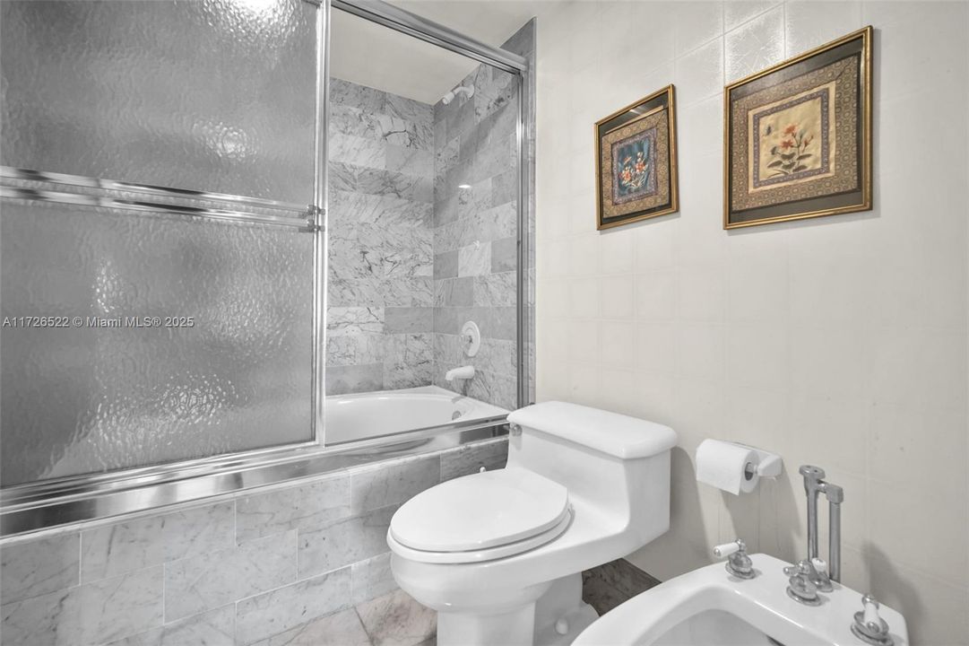 For Sale: $675,000 (2 beds, 2 baths, 1277 Square Feet)